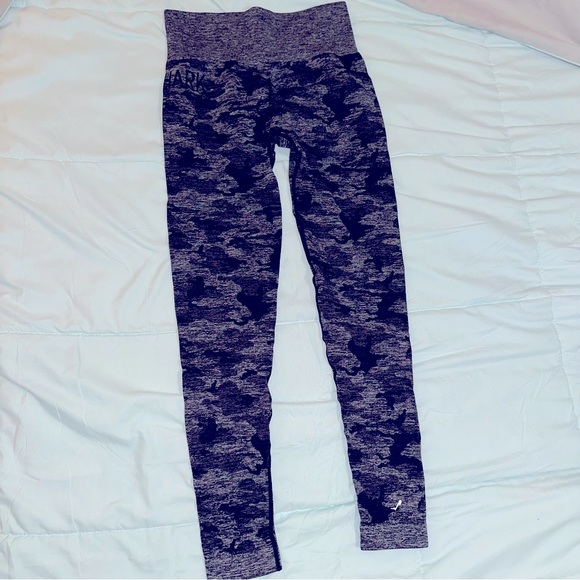 EUC Women’s Gymshark Camo Seamless Size Small - Picture 2 of 6